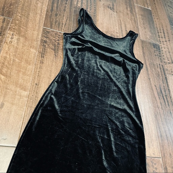 Velvet Fitted Swoop Back Mini - Picture 2 of 6